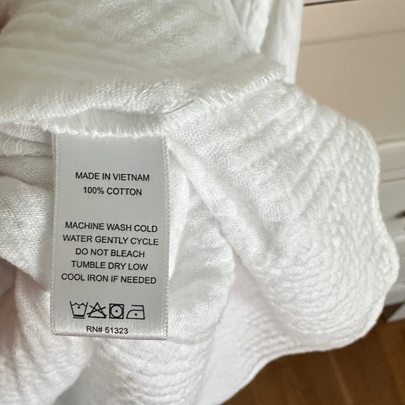 BNWT CeCe Textured White Casual Button Down Shirt - Picture 8 of 8